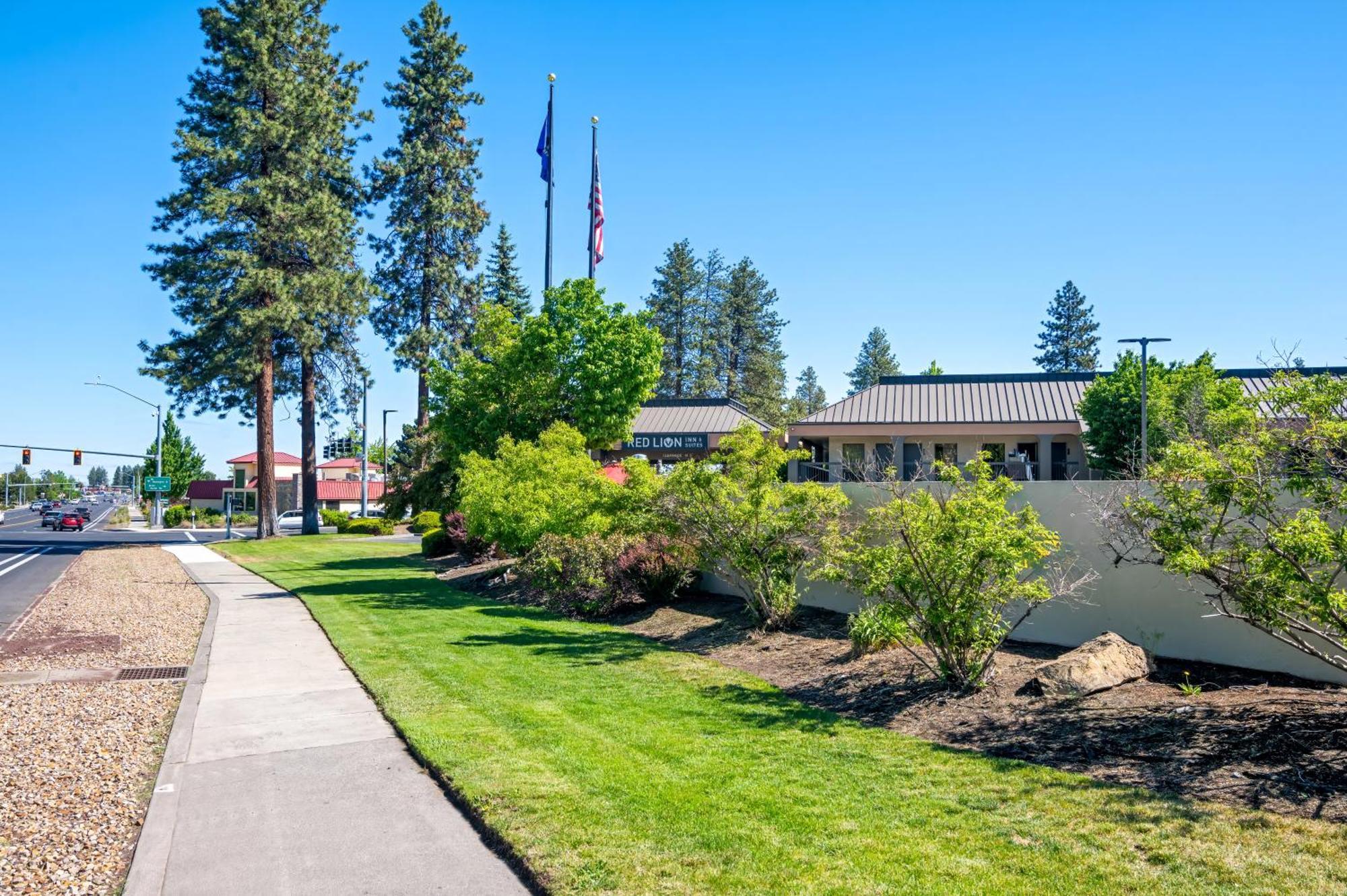 Red Lion Inn & Suites Deschutes River - Бенд Екстер'єр фото