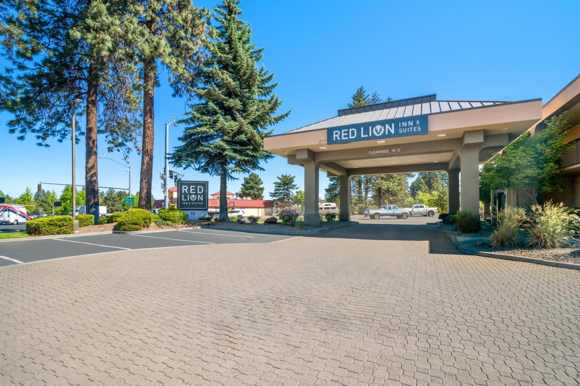 Red Lion Inn & Suites Deschutes River - Бенд Екстер'єр фото