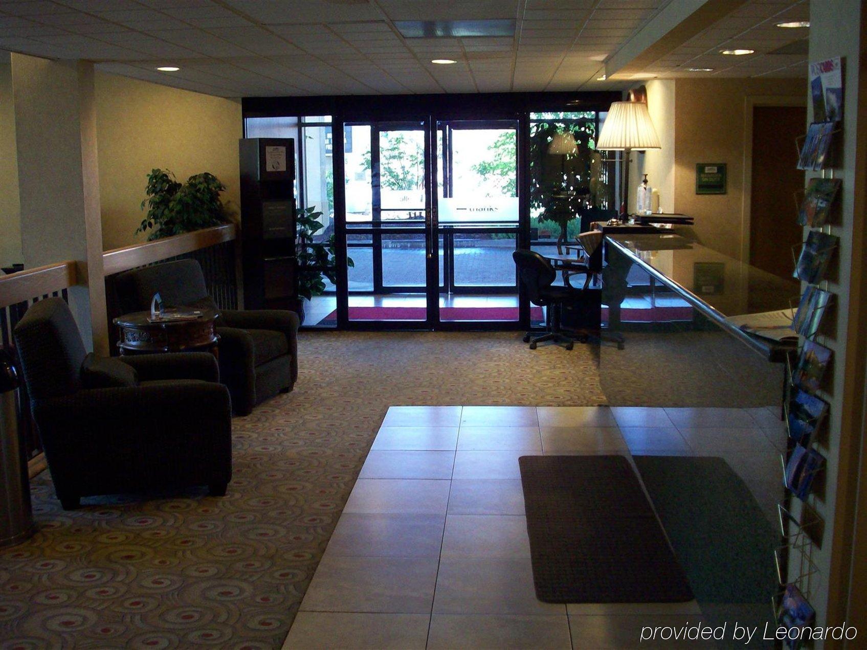 Red Lion Inn & Suites Deschutes River - Бенд Екстер'єр фото