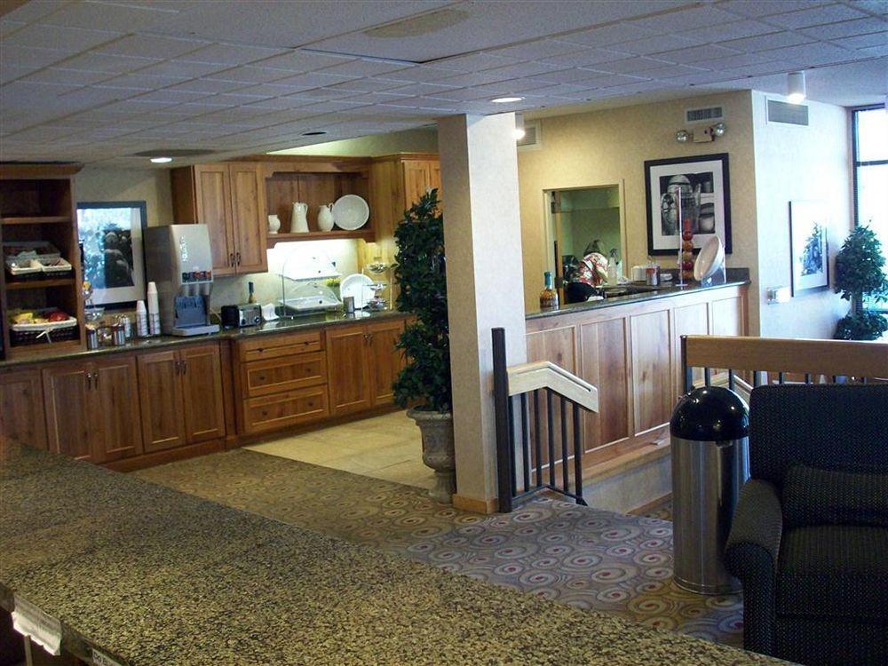 Red Lion Inn & Suites Deschutes River - Бенд Екстер'єр фото