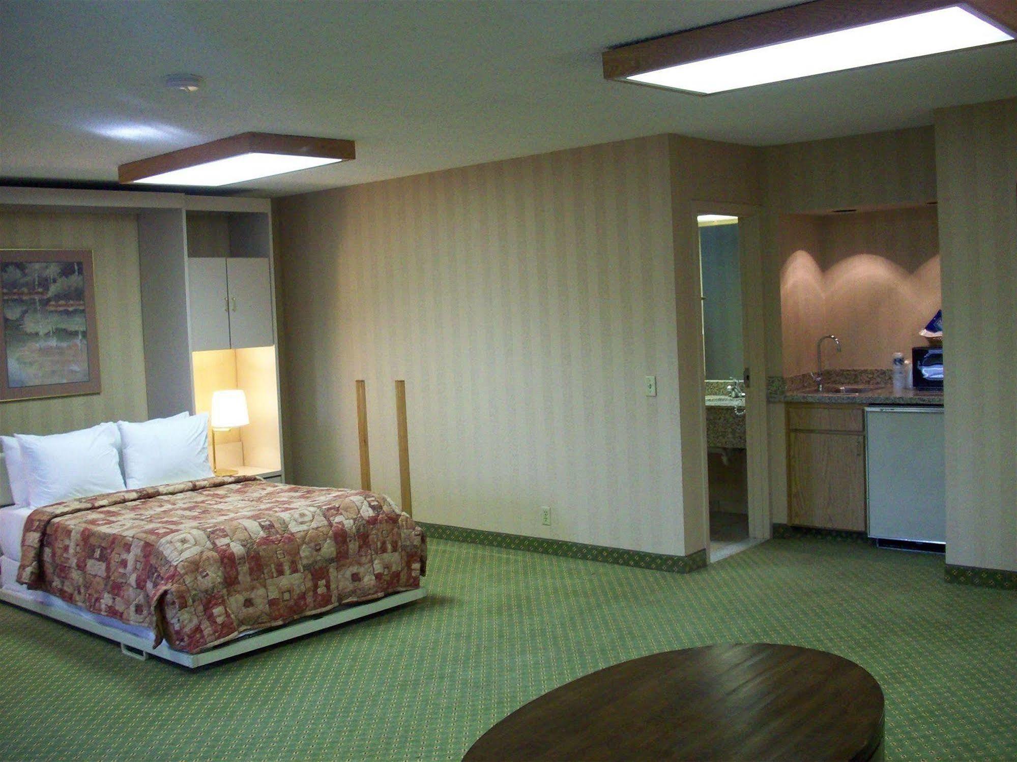 Red Lion Inn & Suites Deschutes River - Бенд Екстер'єр фото