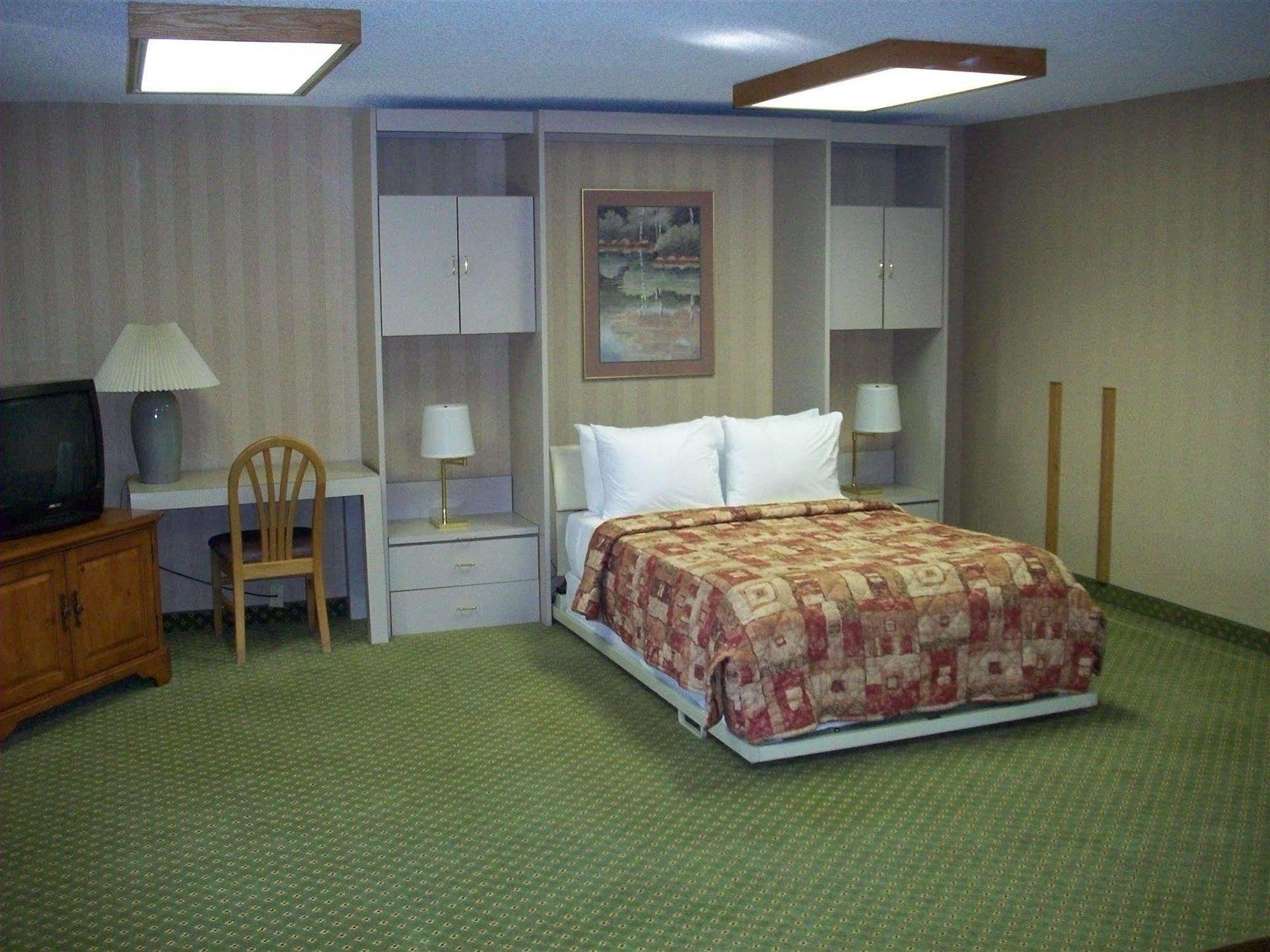 Red Lion Inn & Suites Deschutes River - Бенд Екстер'єр фото